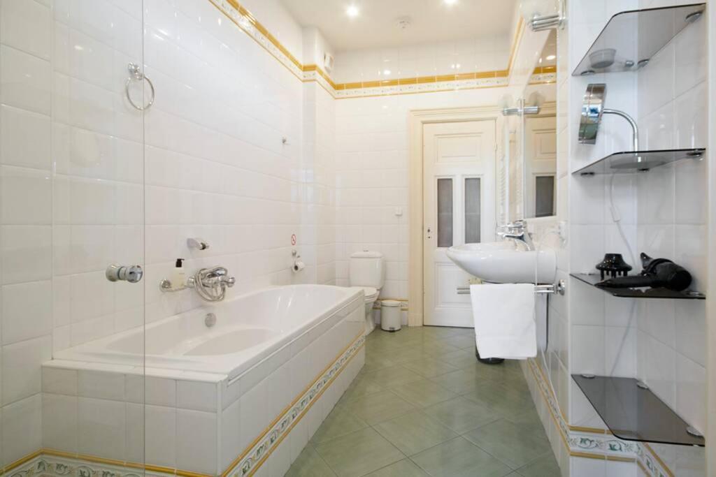 2 Bedroom 2 Bathroom Canal Apartment Amsterdam Dış mekan fotoğraf